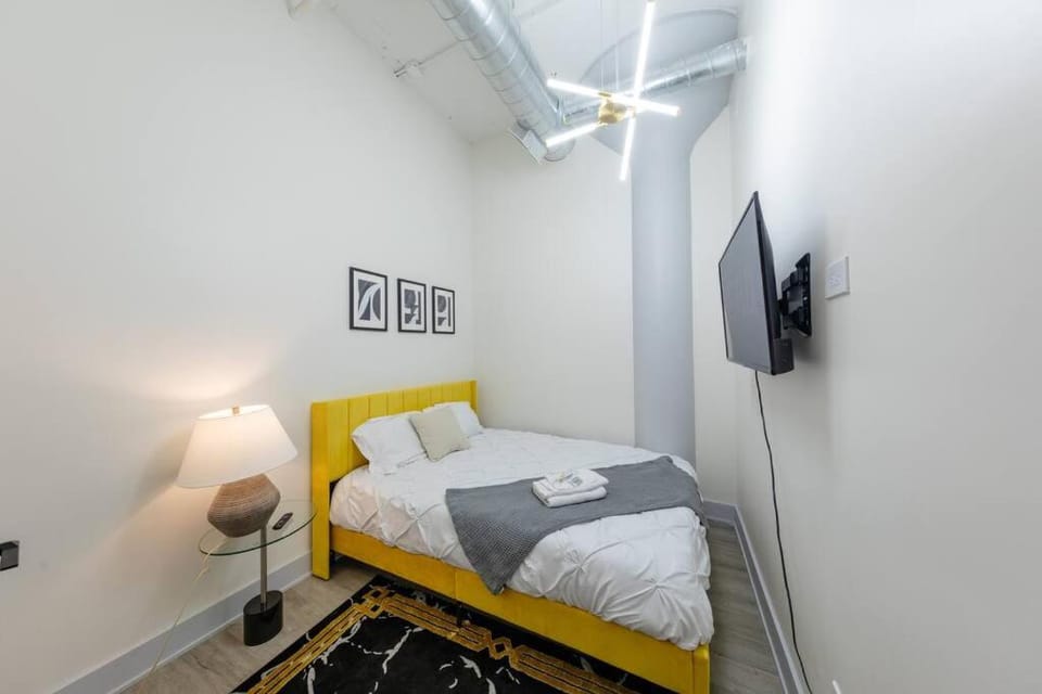 Bed, TV and multimedia, Photo of the whole room, Bedroom, air conditioner