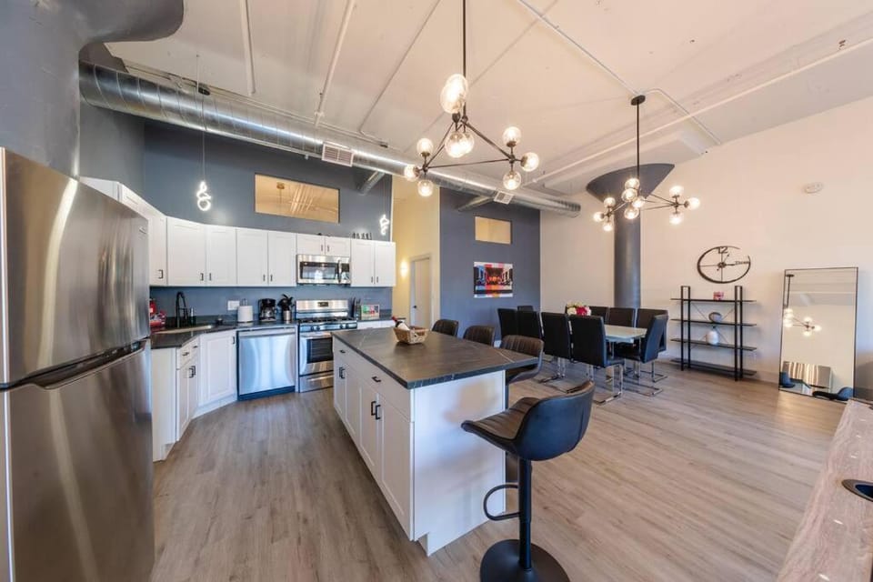 Kitchen or kitchenette, dishwasher, minibar, oven, stove