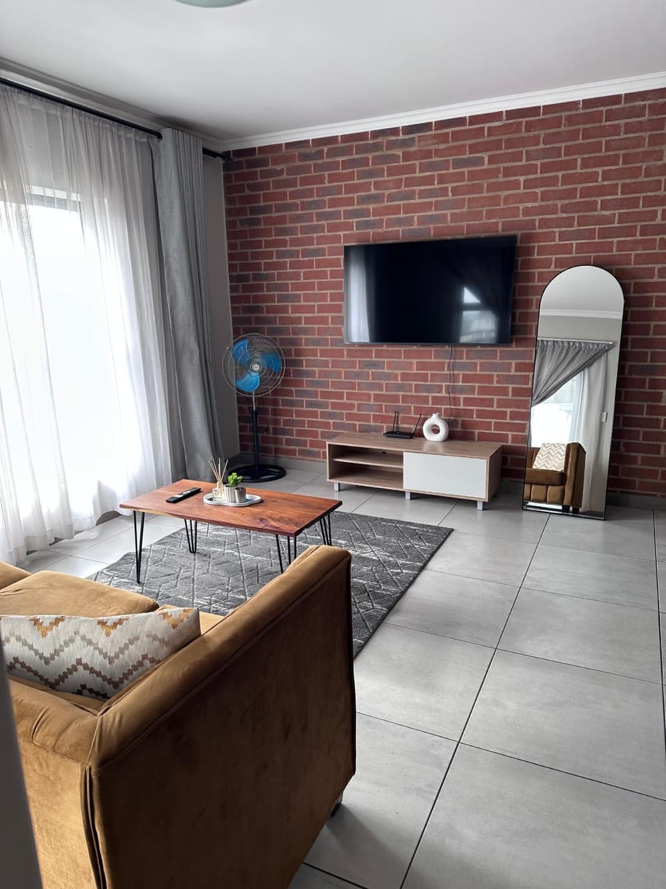 Secure 1 Bedroom Apartment in Midrand, Waterfall City - Lock Up and Go - Free WIFI and Parking - 9 Elizabeth Place Apartment in Sandton