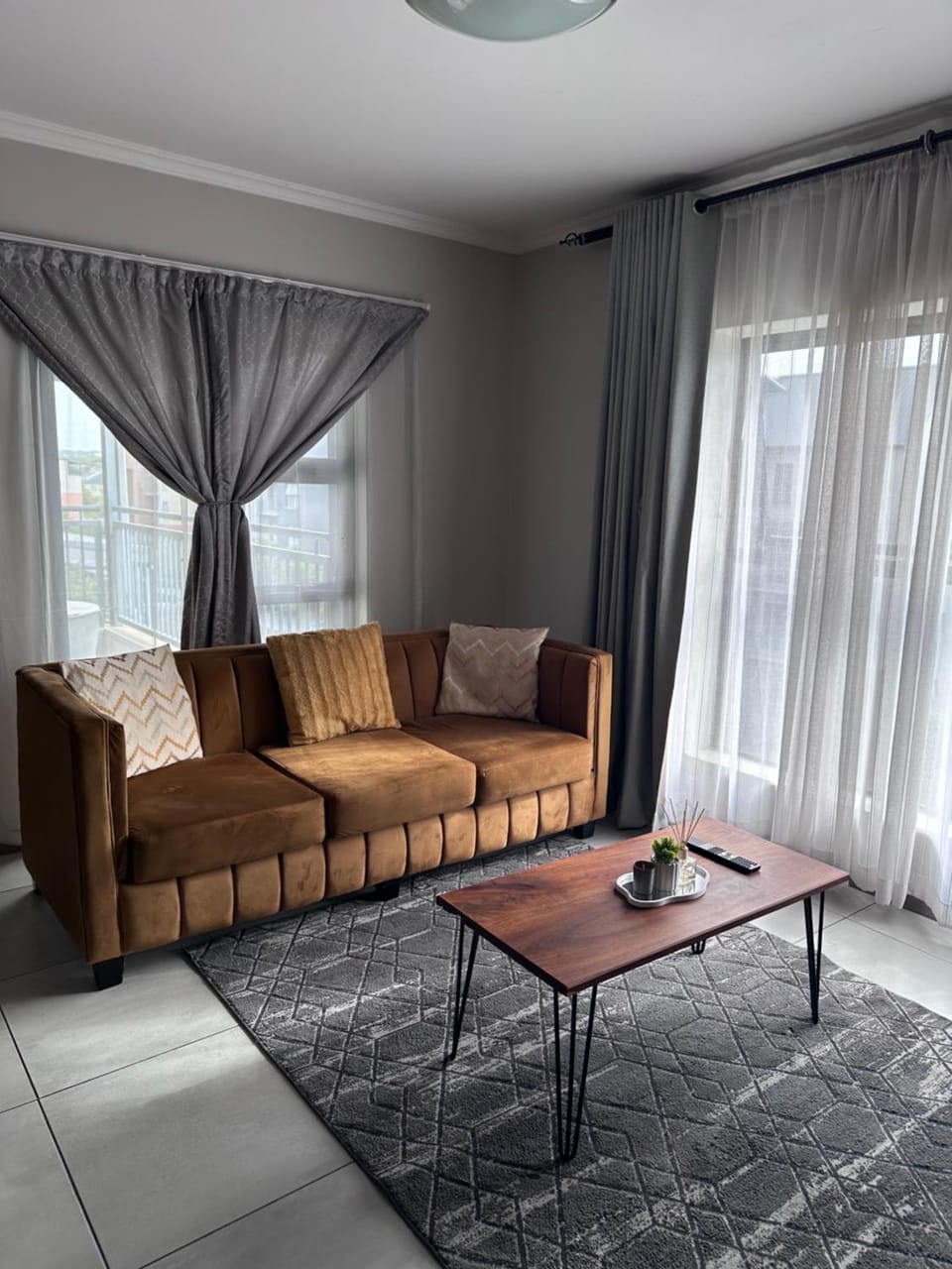 Secure 1 Bedroom Apartment in Midrand, Waterfall City - Lock Up and Go - Free WIFI and Parking - 9 Elizabeth Place Apartment in Sandton