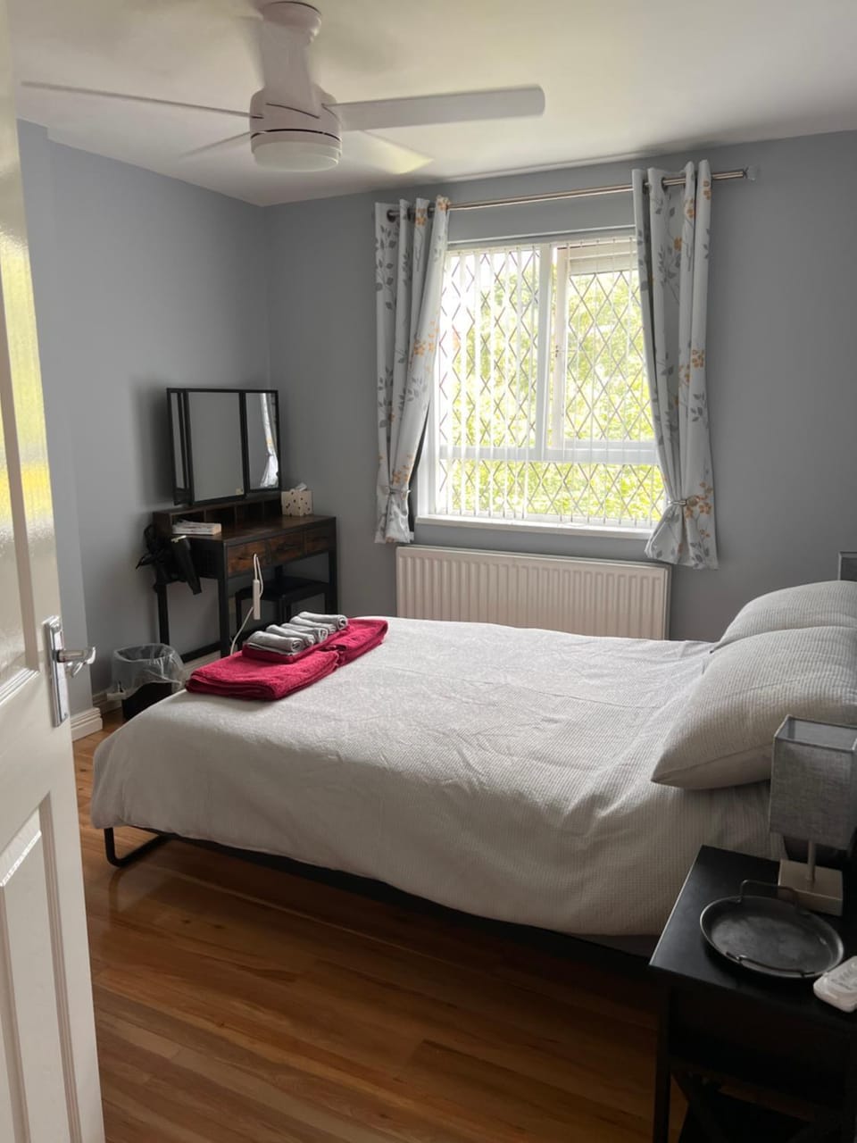 Walk to the city center! House in Londonderry
