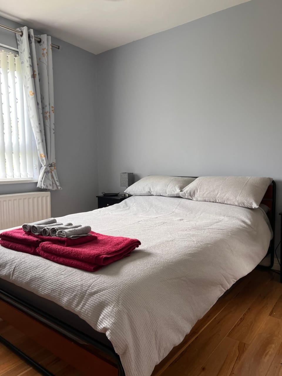 Walk to the city center! House in Londonderry
