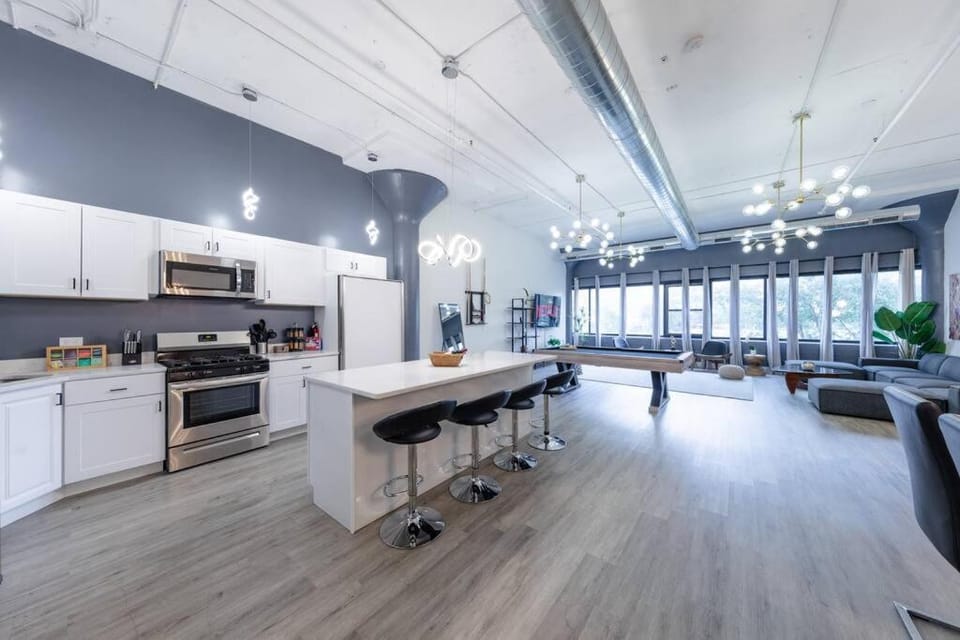 Kitchen or kitchenette, Dining area, dishwasher, minibar, oven, stove