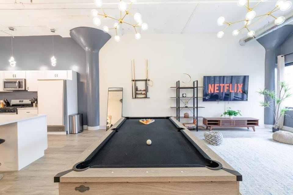 Billiard, Game Room