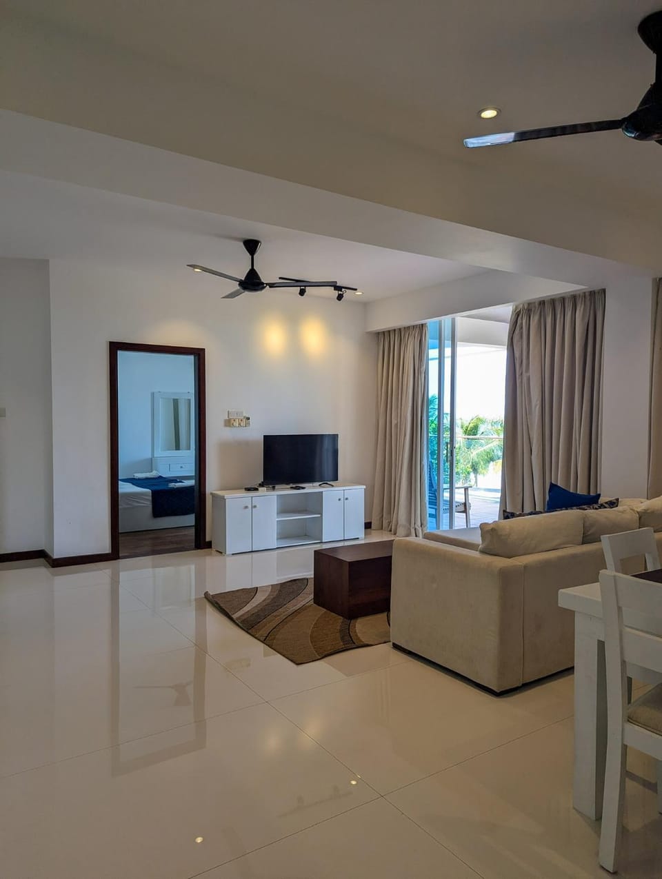 Oceanfront condo 3-2-01- Nilaveli Apartment in Sri Lanka