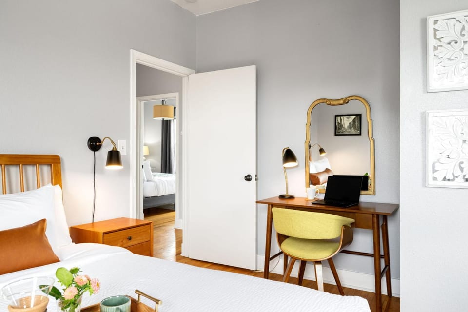 Bed, Photo of the whole room, wardrobe