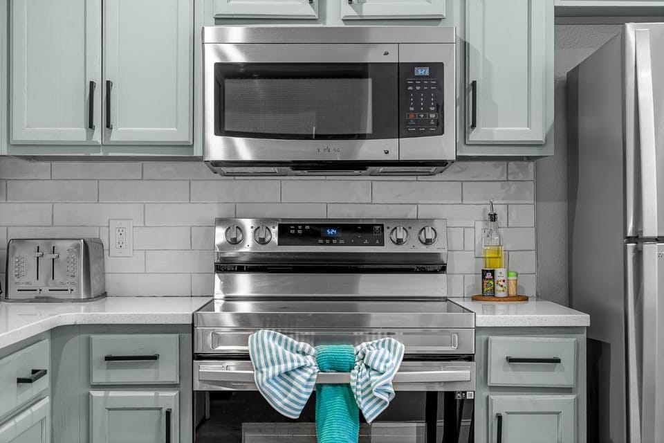 Kitchen or kitchenette, oven
