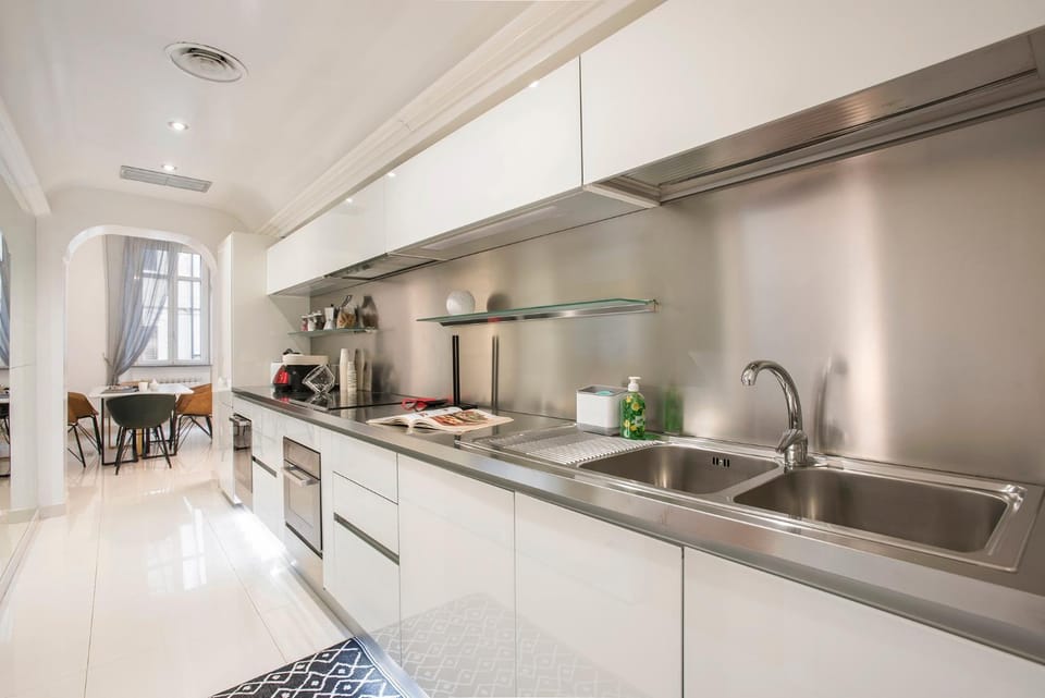 Kitchen or kitchenette, dishwasher, heating, stove