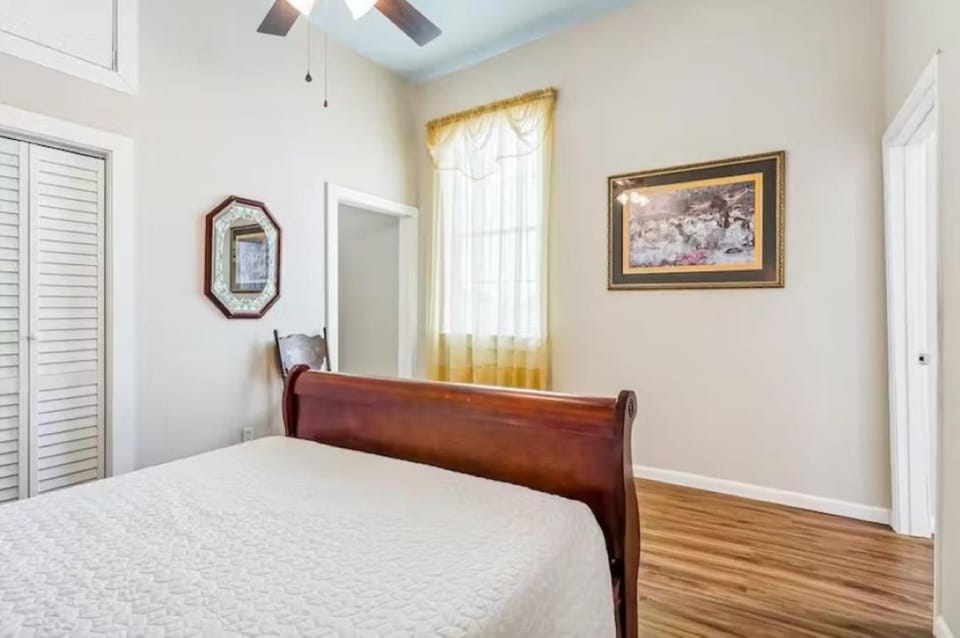 Bed, Photo of the whole room, Bedroom, fireplace