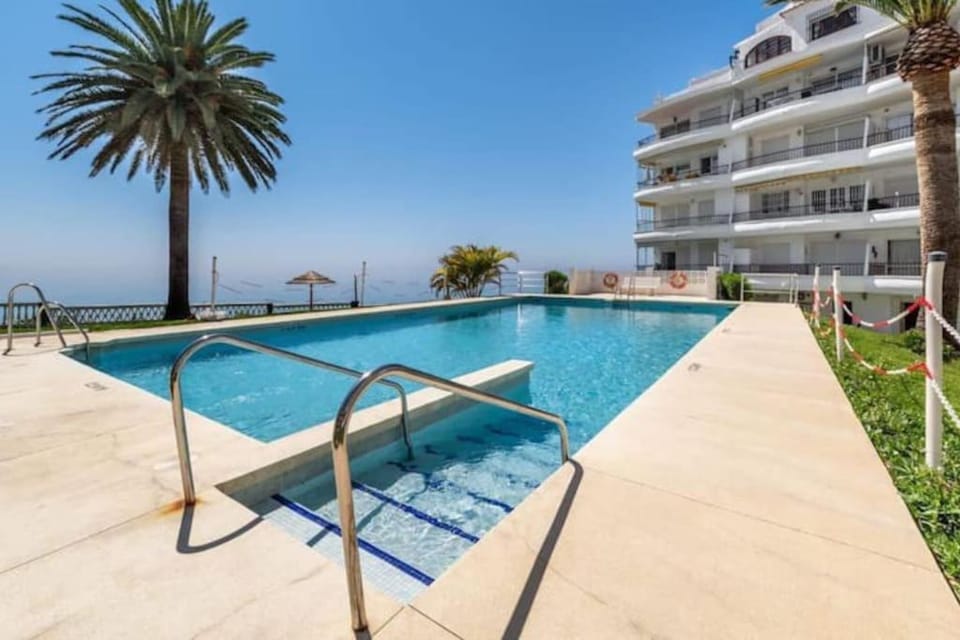 Beautiful apartment in Acapulco Playa, Nerja Apartment in Nerja