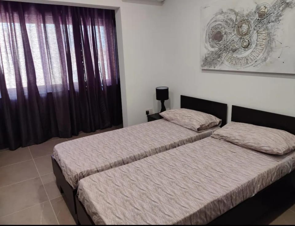 4 bedroom apt 5 mins away from beach and amenities Apartment in Saint Paul's Bay
