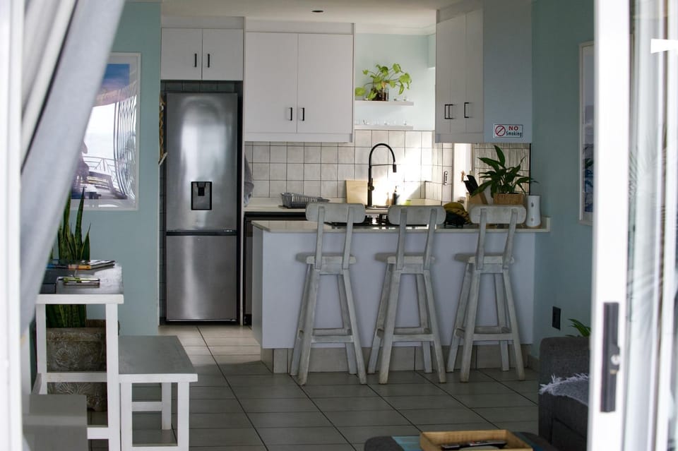 Kitchen or kitchenette, Dining area, stove