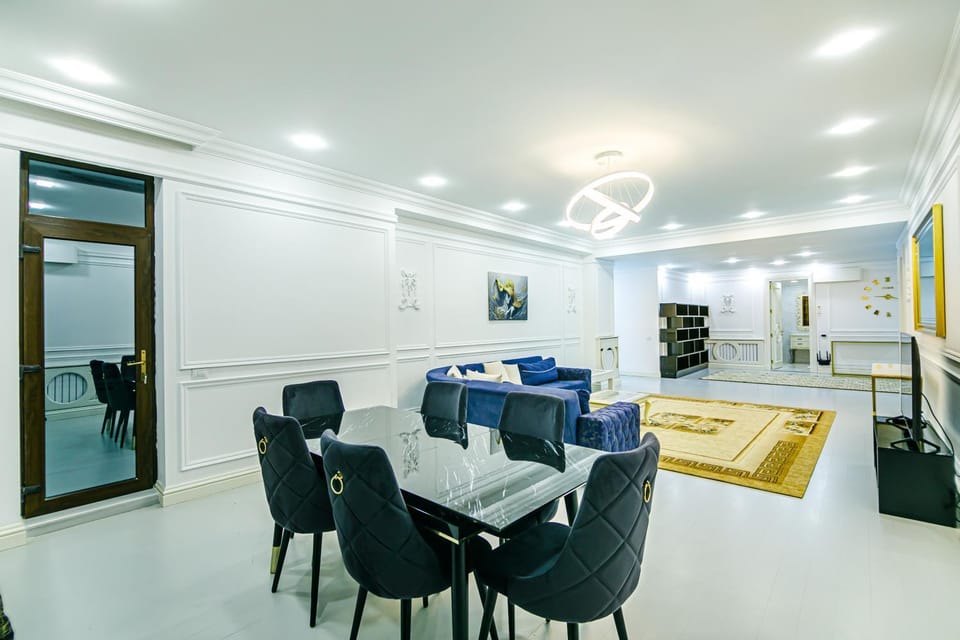 Kitchen or kitchenette, Living room, Dining area