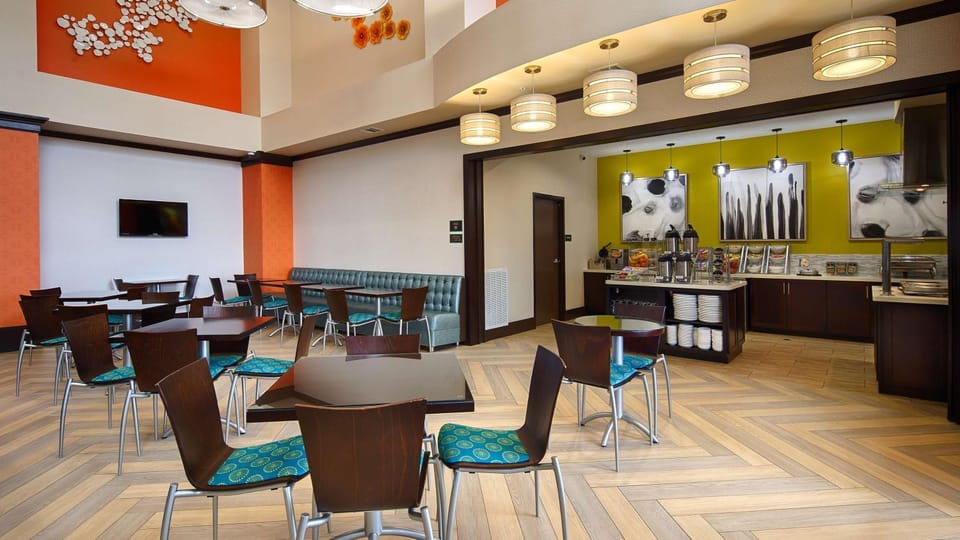 Restaurant/places to eat, Dining area, On site, Breakfast
