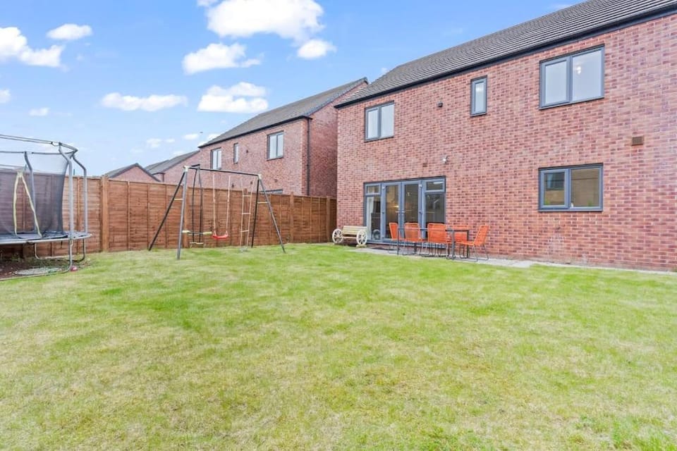 Property building, Garden, Garden view