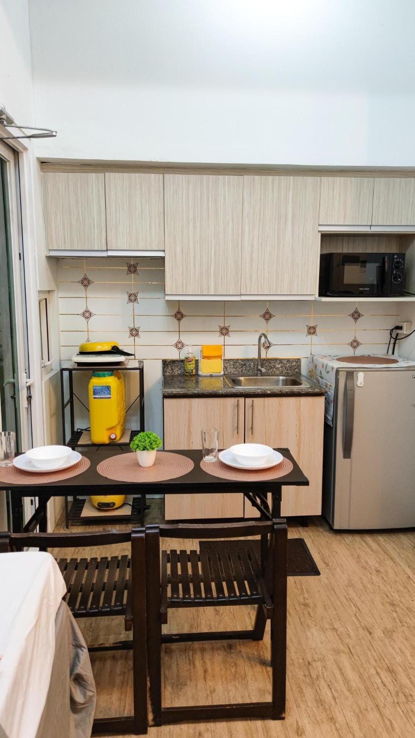 Kitchen or kitchenette, Dining area, dishwasher, minibar, pet friendly