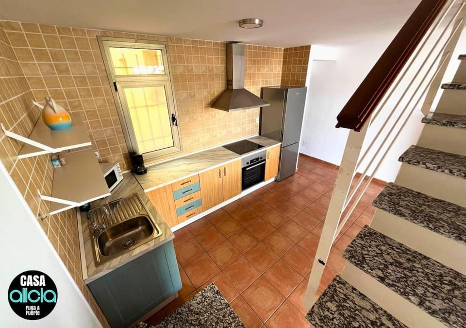 Kitchen or kitchenette, pet friendly, stove