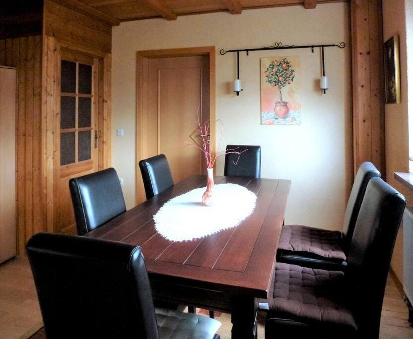 Seating area, Dining area