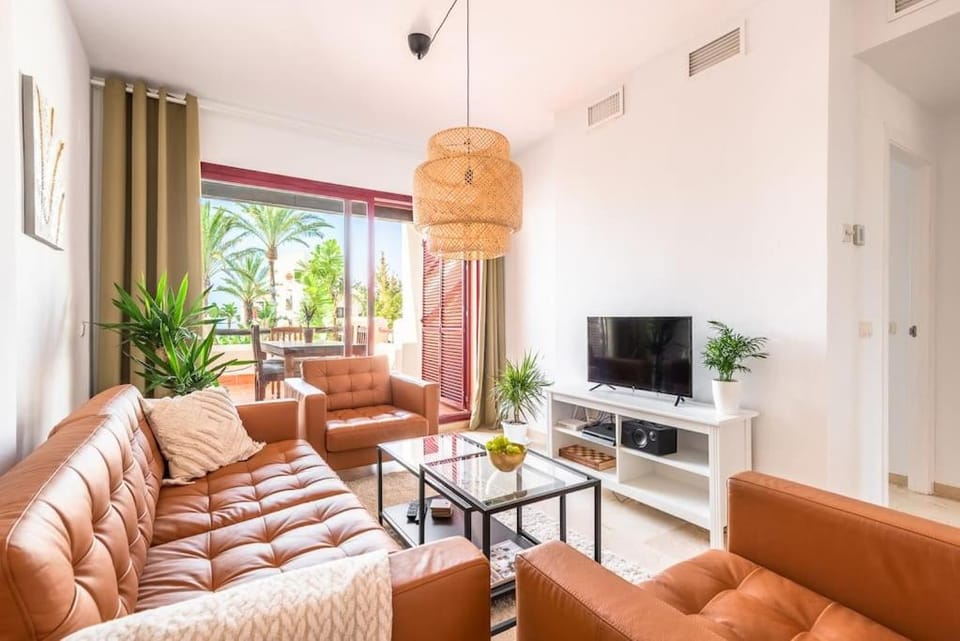 Communal lounge/ TV room, TV and multimedia, Living room, Seating area