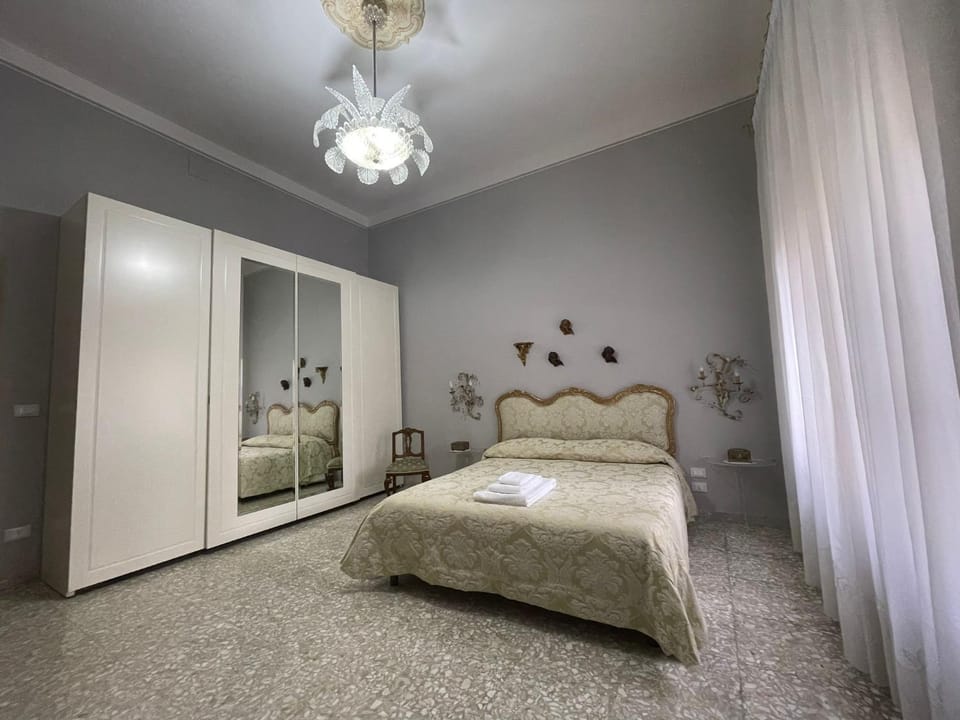 Bed, TV and multimedia, Photo of the whole room, Bedroom, wardrobe, air conditioner