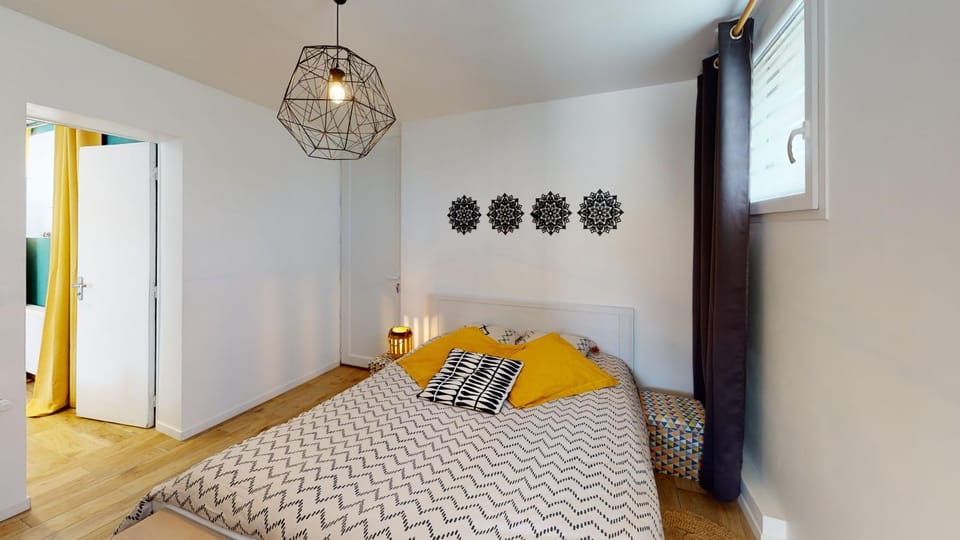 Bed, Bedroom