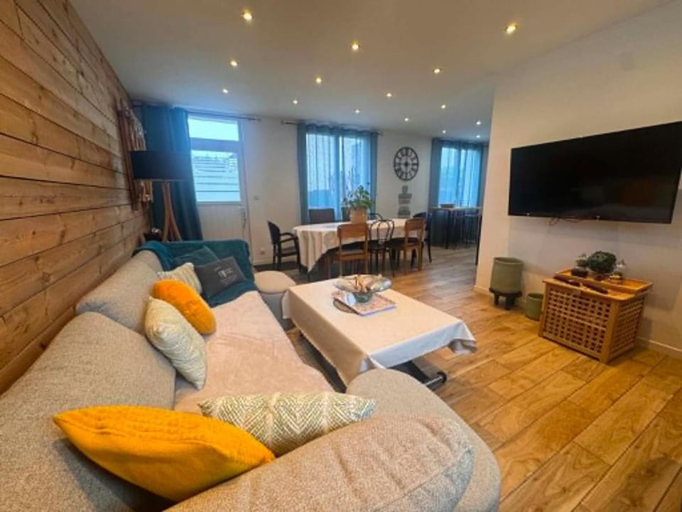 Communal lounge/ TV room, TV and multimedia, Living room