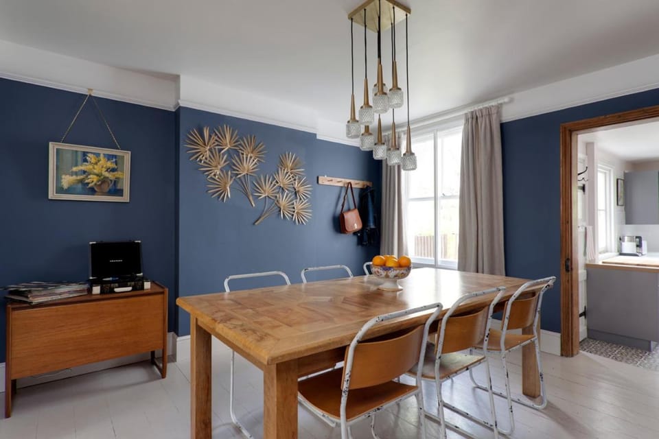Bee Cottage - Stylish Holiday Cottage In Rye House in Rother District