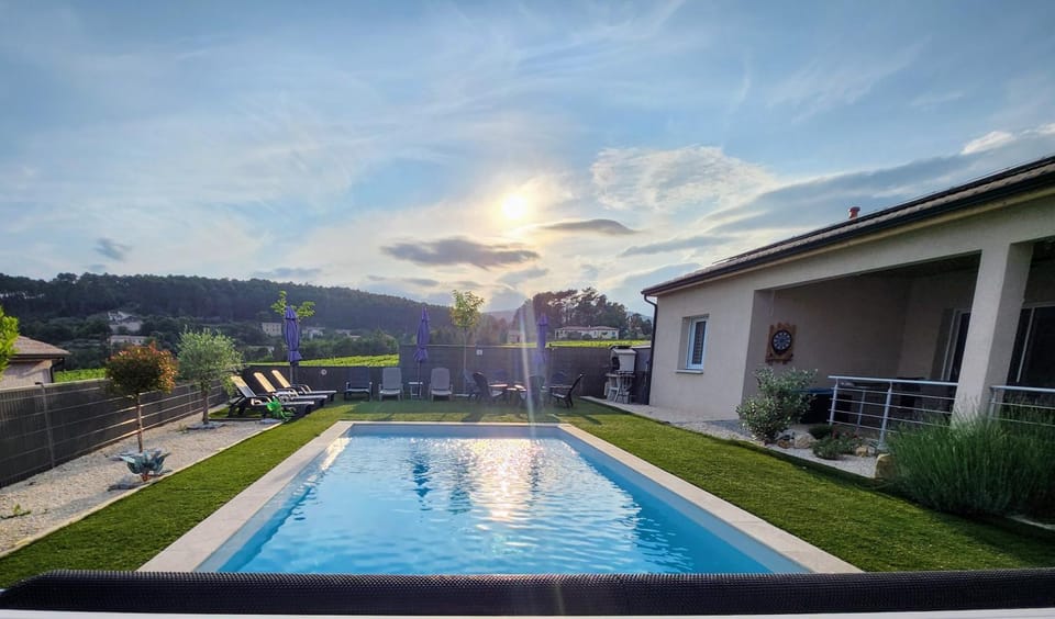 Property building, Mountain view, Pool view, Swimming pool, Sunset
