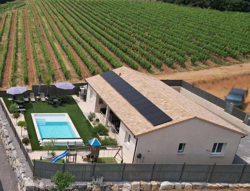 Property building, Garden view, Pool view, Swimming pool, sunbed