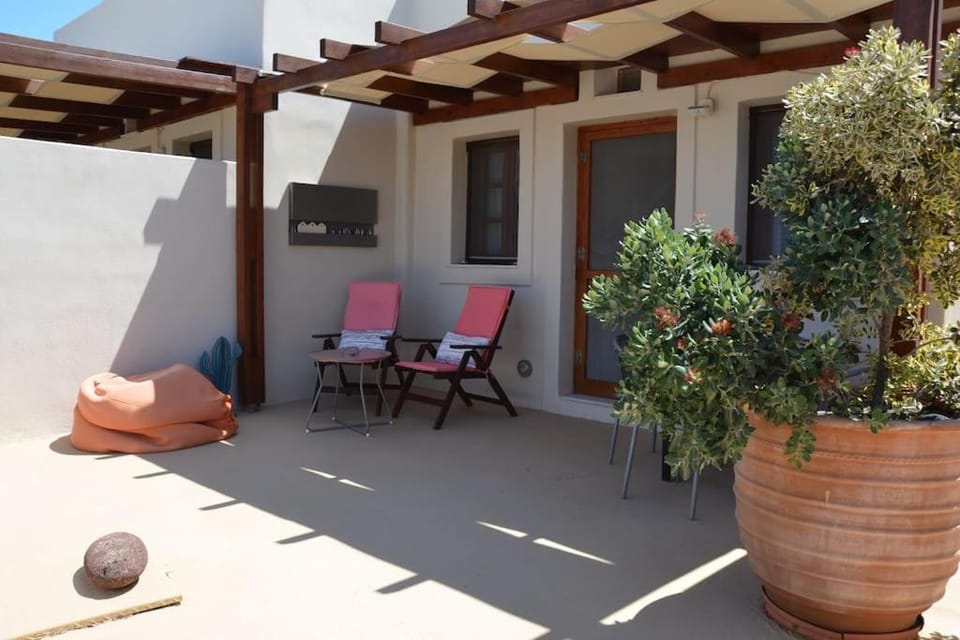 Property building, Patio, Balcony/Terrace