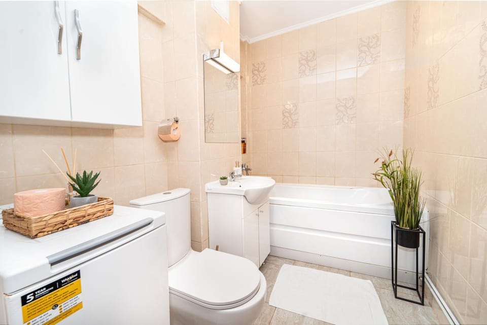 Toilet, Bathroom, bidet, towels