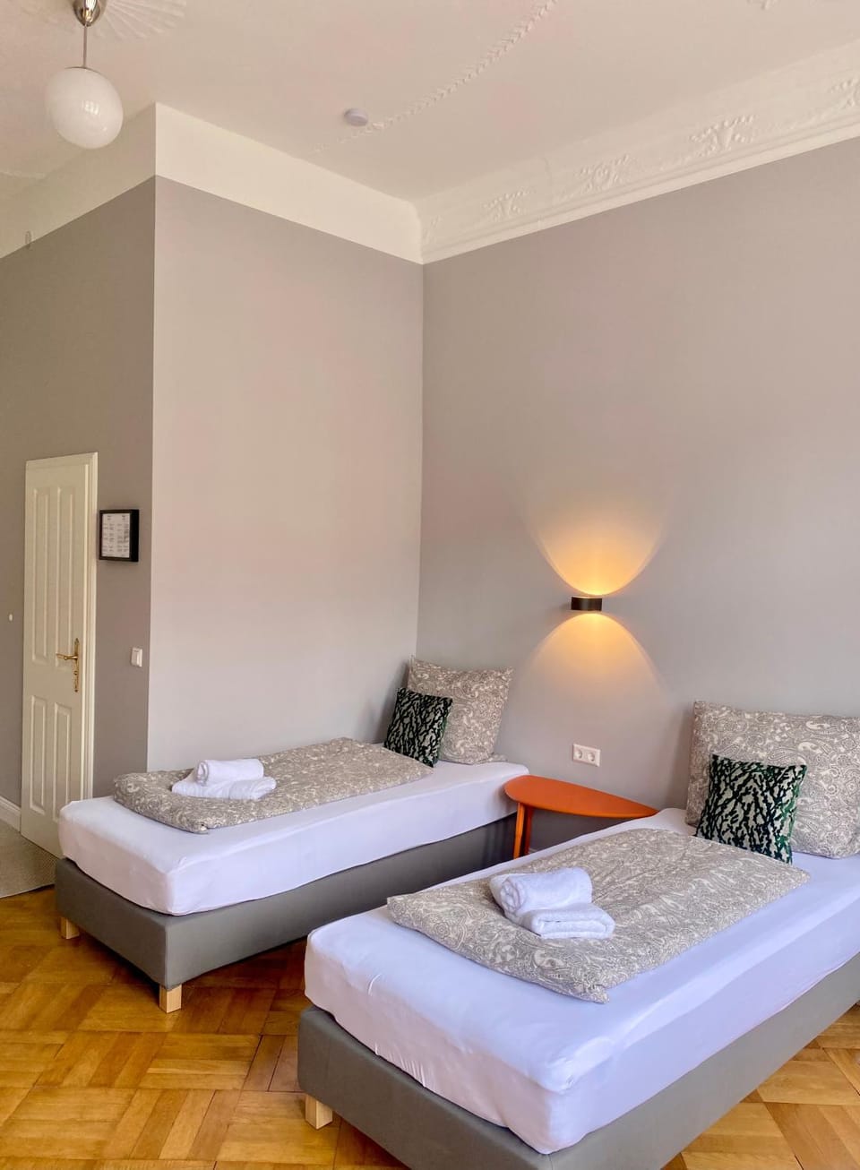 Bed, Photo of the whole room, Bedroom, towels