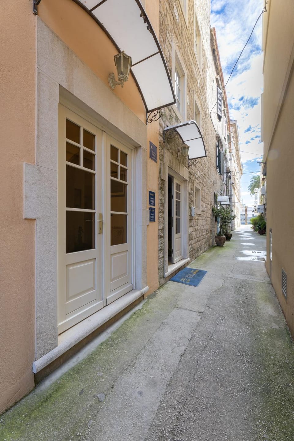 Property building, Day, Street view