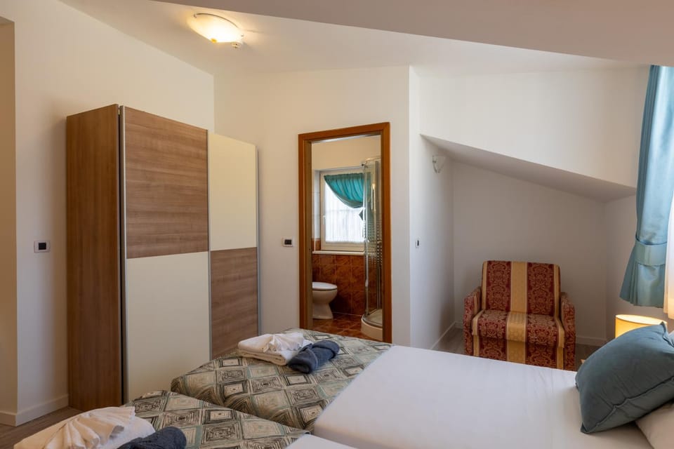 Bed, Seating area, Bedroom, wardrobe