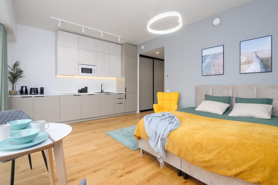 Bed, Dining area