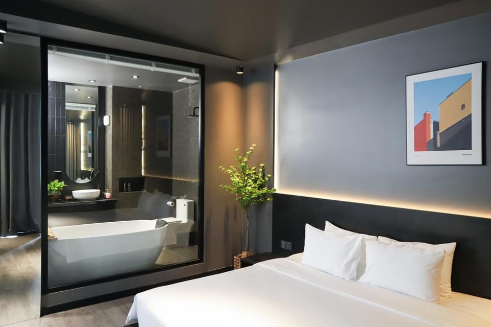 Bed, Bathroom, Photo of the whole room, Bedroom, Area and facilities, Bath, furniture, towels