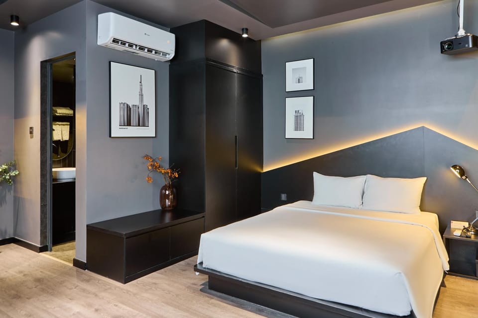 Toilet, Bed, TV and multimedia, wardrobe, air conditioner