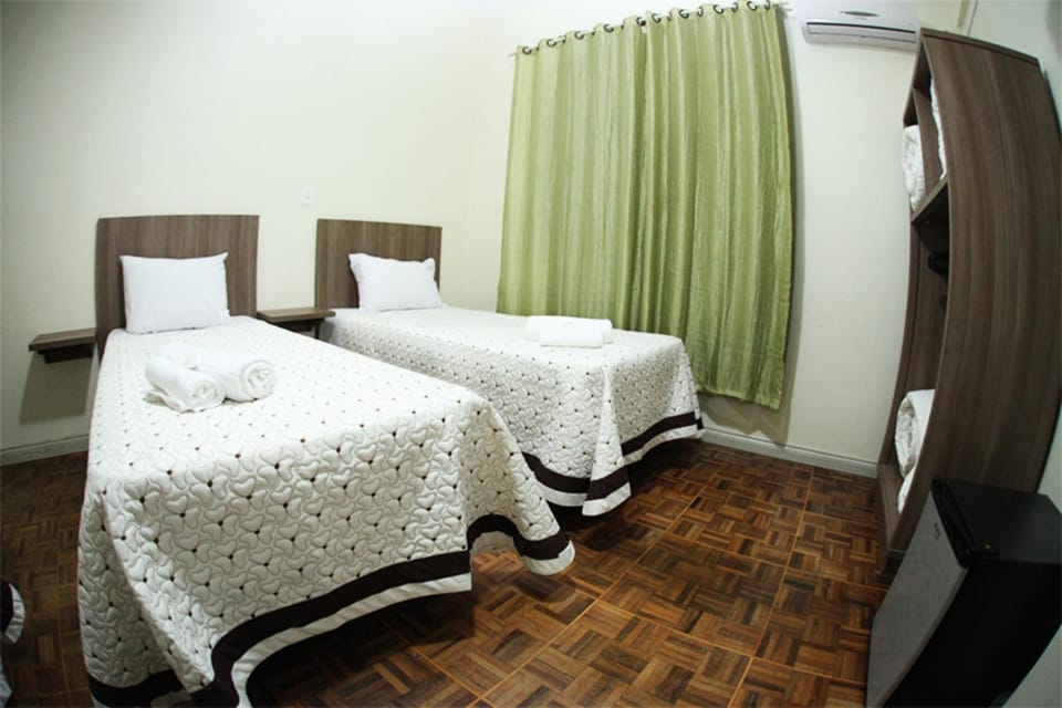 Shower, Toilet, Bedroom, Drinks, Drinks