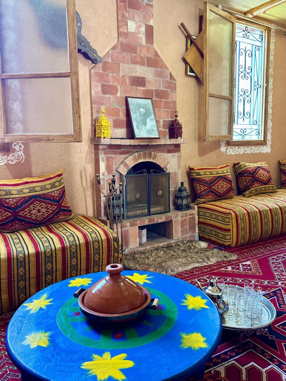 Dining area, fireplace, fireplace