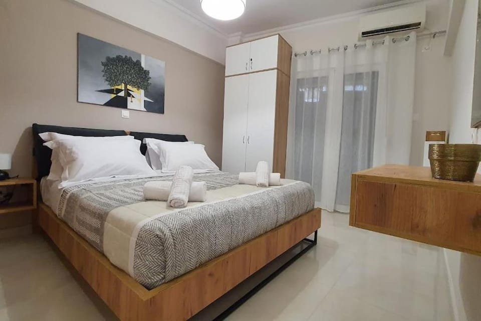 Bed, Bedroom, towels