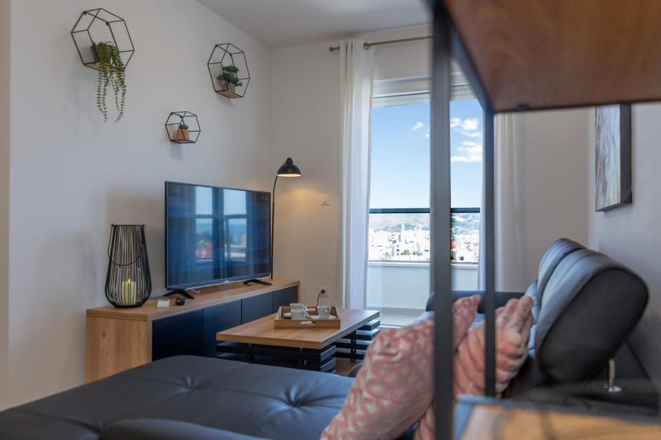 Communal lounge/ TV room, TV and multimedia, Living room, Seating area