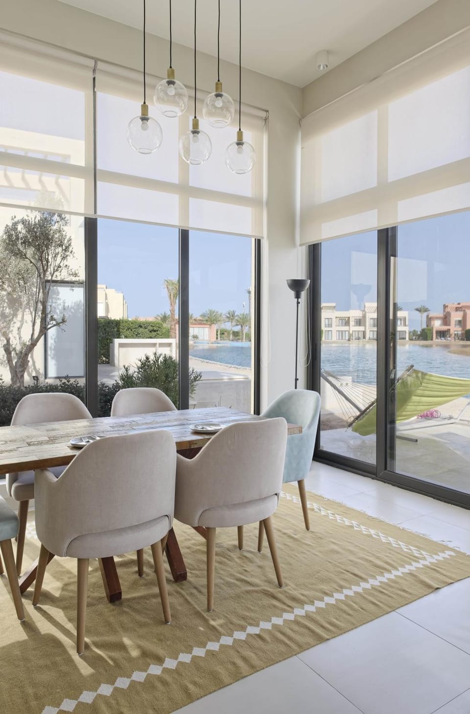 Dining area, Lake view