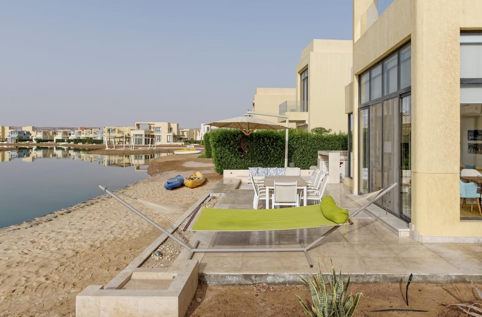 Balcony/Terrace, Seating area, Lake view, sunbed