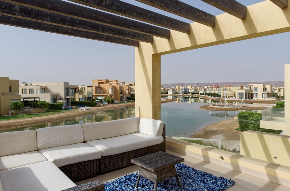 Balcony/Terrace, Seating area, Lake view