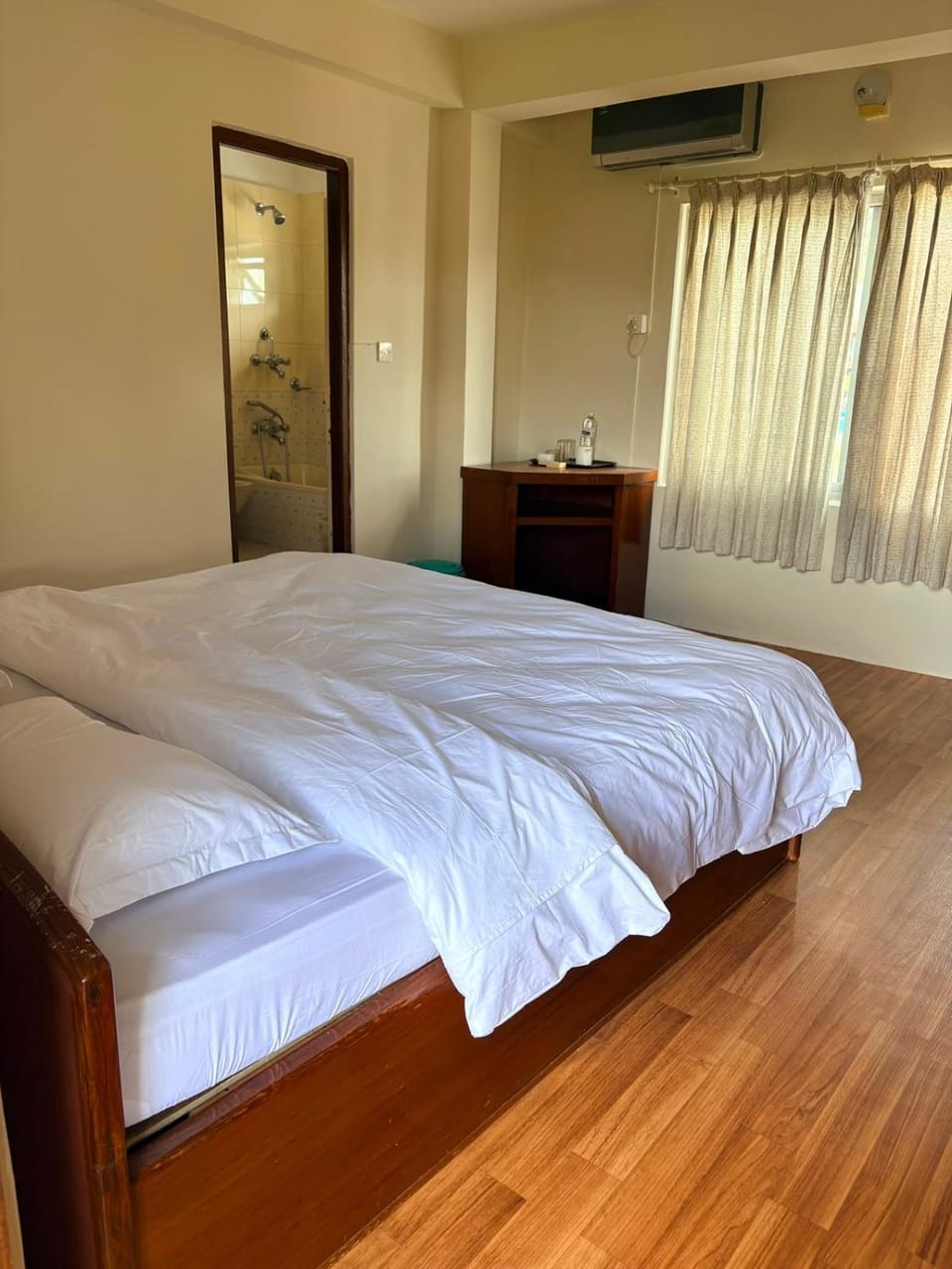 Bed, Bedroom, air conditioner