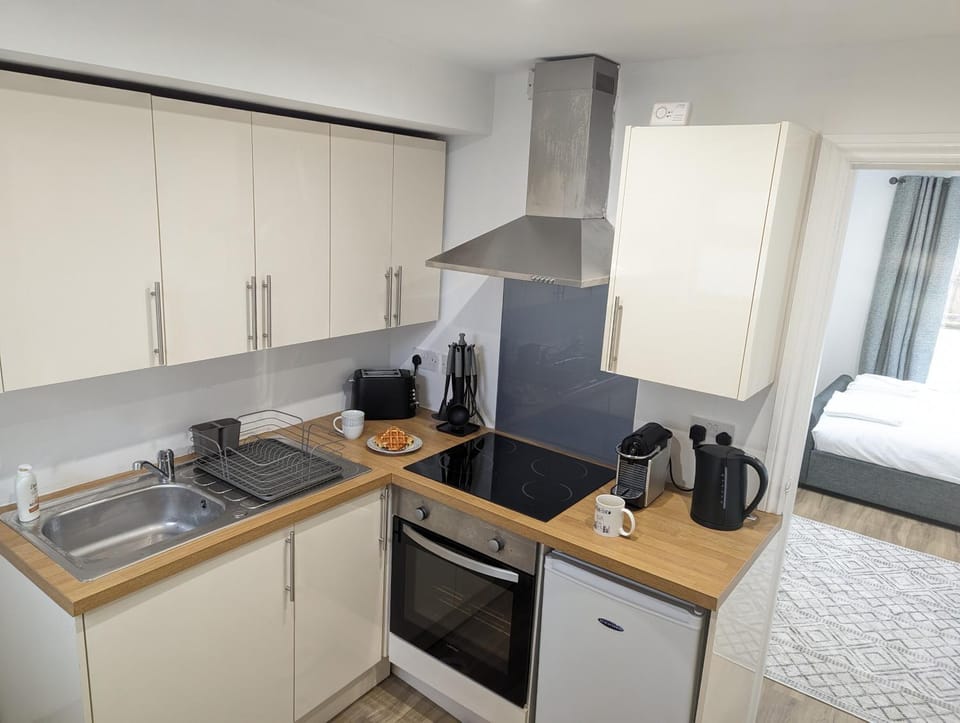 Kitchen or kitchenette, microwave, kitchen