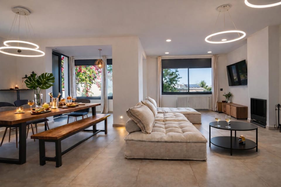 Communal lounge/ TV room, TV and multimedia, Living room, Dining area