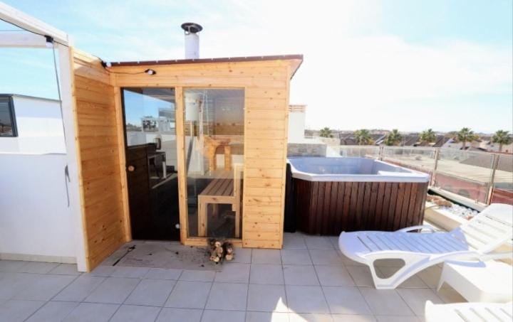Villa de Sol in Los Alcázares with 4 bedrooms, private swimming pool, sauna and unheated jacuzzi Villa in Los Alcázares