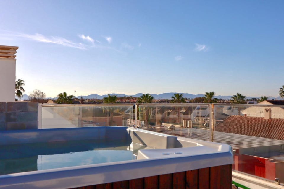 Villa de Sol in Los Alcázares with 4 bedrooms, private swimming pool, sauna and unheated jacuzzi Villa in Los Alcázares