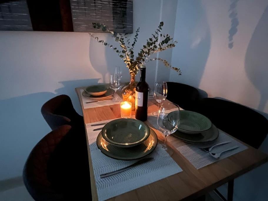Food and drinks, Dining area, Food
